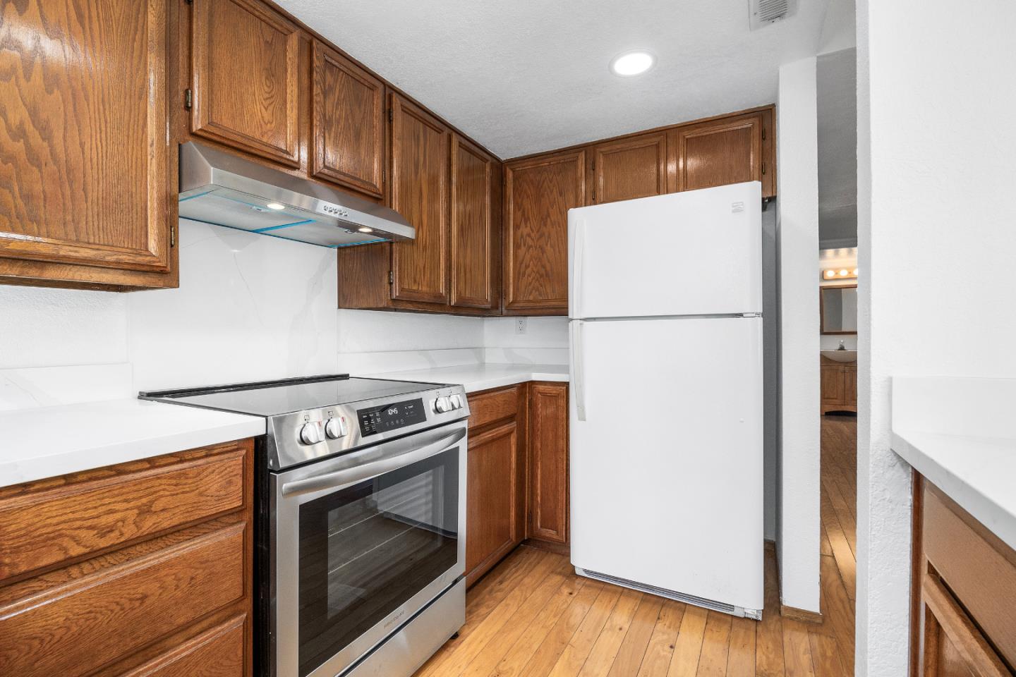 Detail Gallery Image 6 of 31 For 8 Seacliff Dr, Aptos,  CA 95003 - 2 Beds | 2/1 Baths