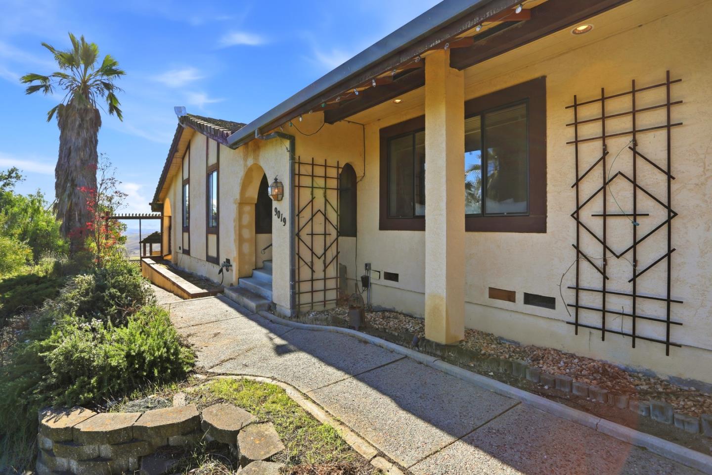 Detail Gallery Image 4 of 66 For 9019 Doubletree Ln, –,  CA 94551 - 4 Beds | 2 Baths