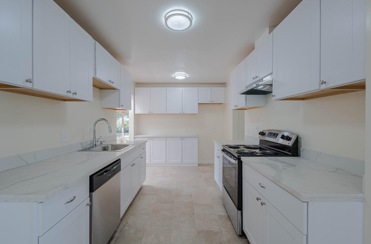 Detail Gallery Image 11 of 41 For 1221 Parkside St, Salinas,  CA 93906 - 3 Beds | 2 Baths