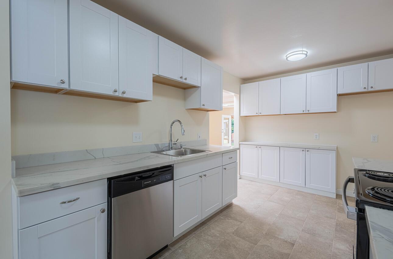 Detail Gallery Image 12 of 41 For 1221 Parkside St, Salinas,  CA 93906 - 3 Beds | 2 Baths