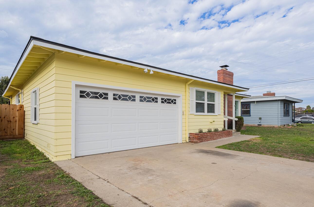 Detail Gallery Image 3 of 41 For 1221 Parkside St, Salinas,  CA 93906 - 3 Beds | 2 Baths