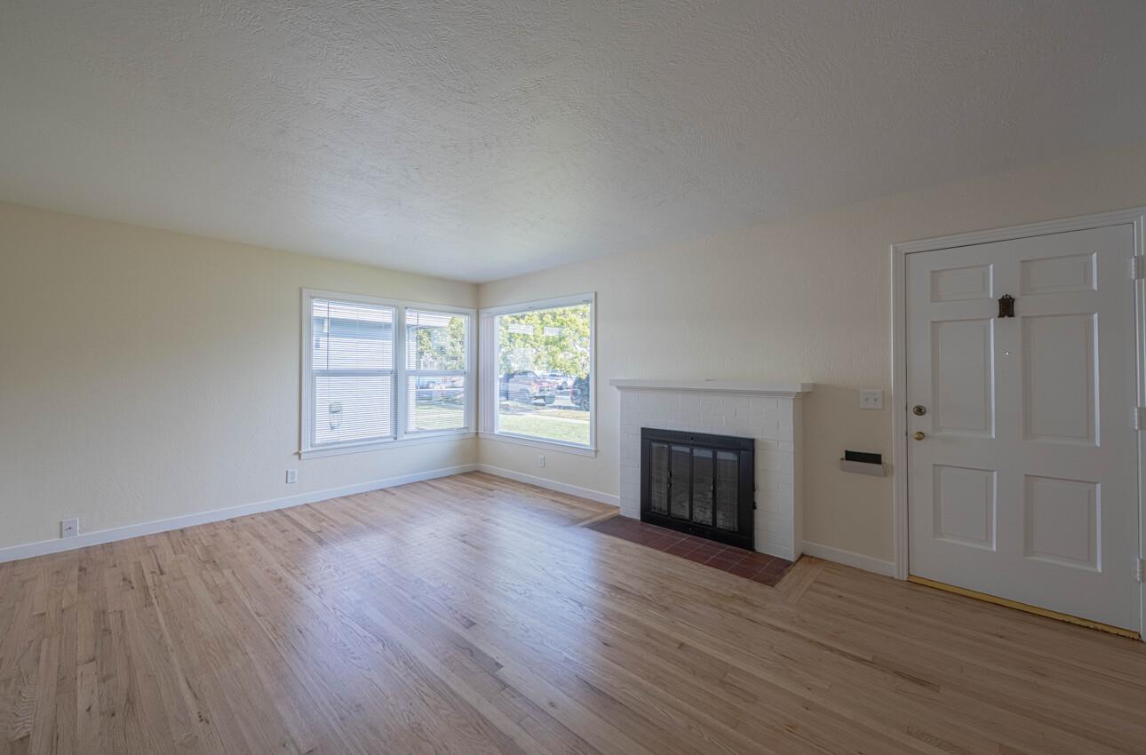 Detail Gallery Image 6 of 41 For 1221 Parkside St, Salinas,  CA 93906 - 3 Beds | 2 Baths