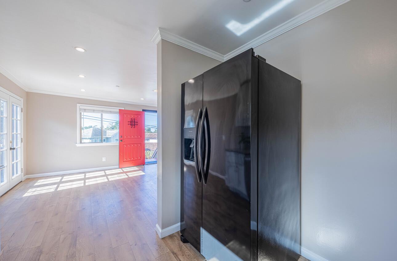 Detail Gallery Image 10 of 35 For 1113 Presidio Blvd, Pacific Grove,  CA 93950 - 3 Beds | 2 Baths