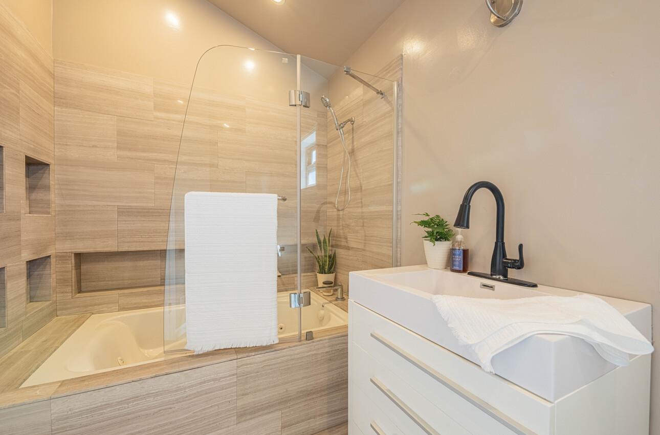 Detail Gallery Image 18 of 35 For 1113 Presidio Blvd, Pacific Grove,  CA 93950 - 3 Beds | 2 Baths