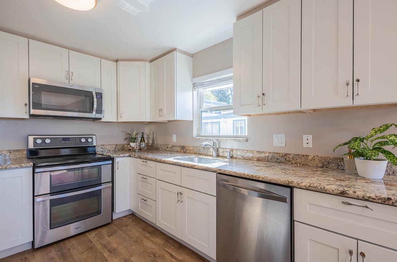 Detail Gallery Image 8 of 35 For 1113 Presidio Blvd, Pacific Grove,  CA 93950 - 3 Beds | 2 Baths