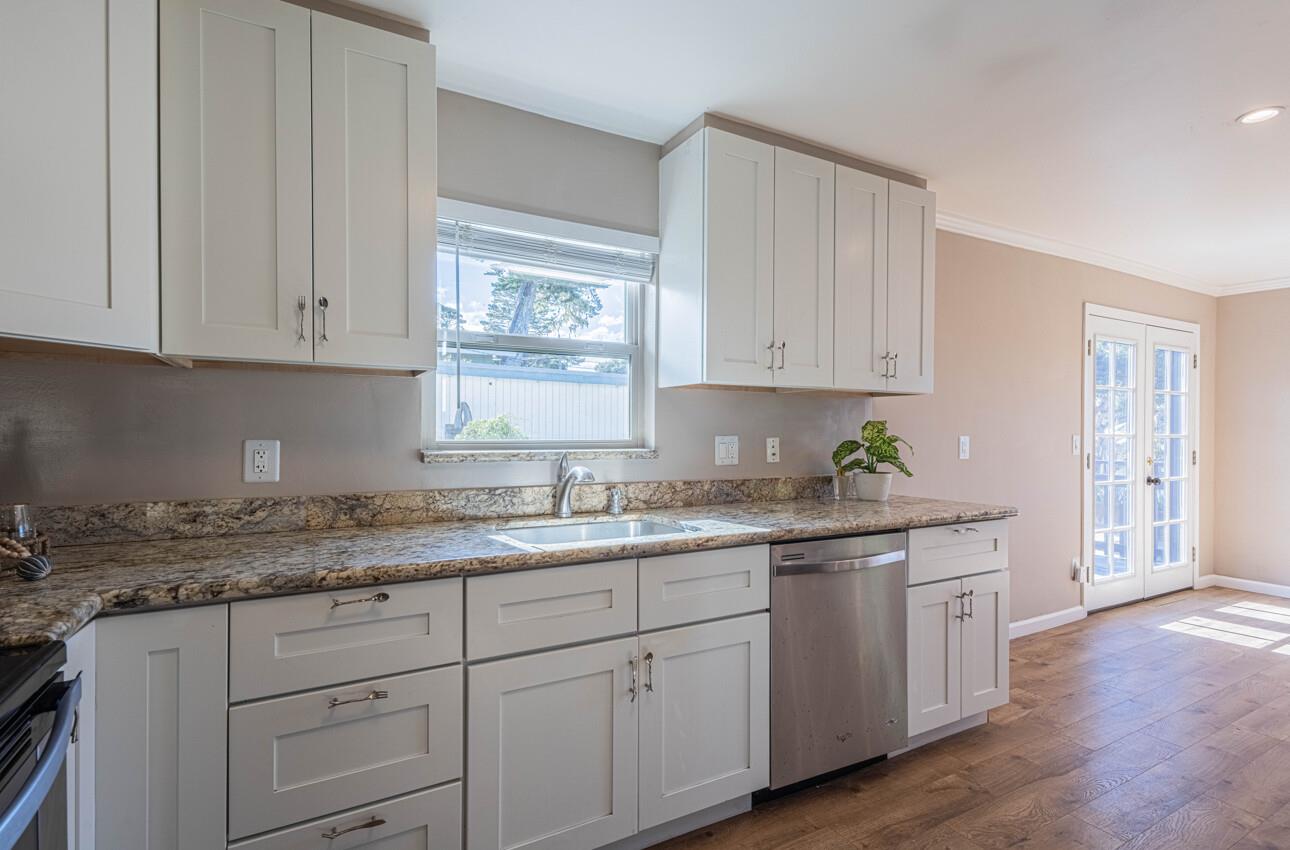 Detail Gallery Image 9 of 35 For 1113 Presidio Blvd, Pacific Grove,  CA 93950 - 3 Beds | 2 Baths