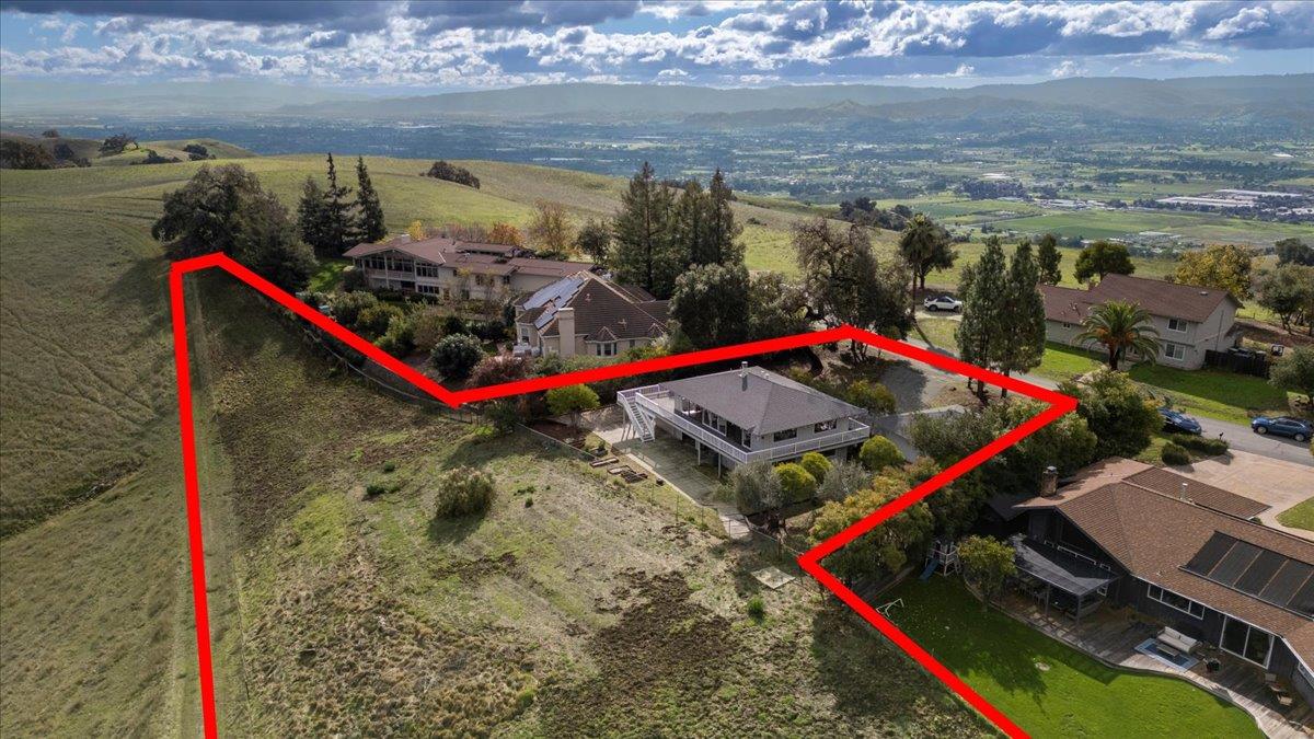 Detail Gallery Image 7 of 74 For 16280 Oak Canyon Dr, Morgan Hill,  CA 95037 - 4 Beds | 2/1 Baths