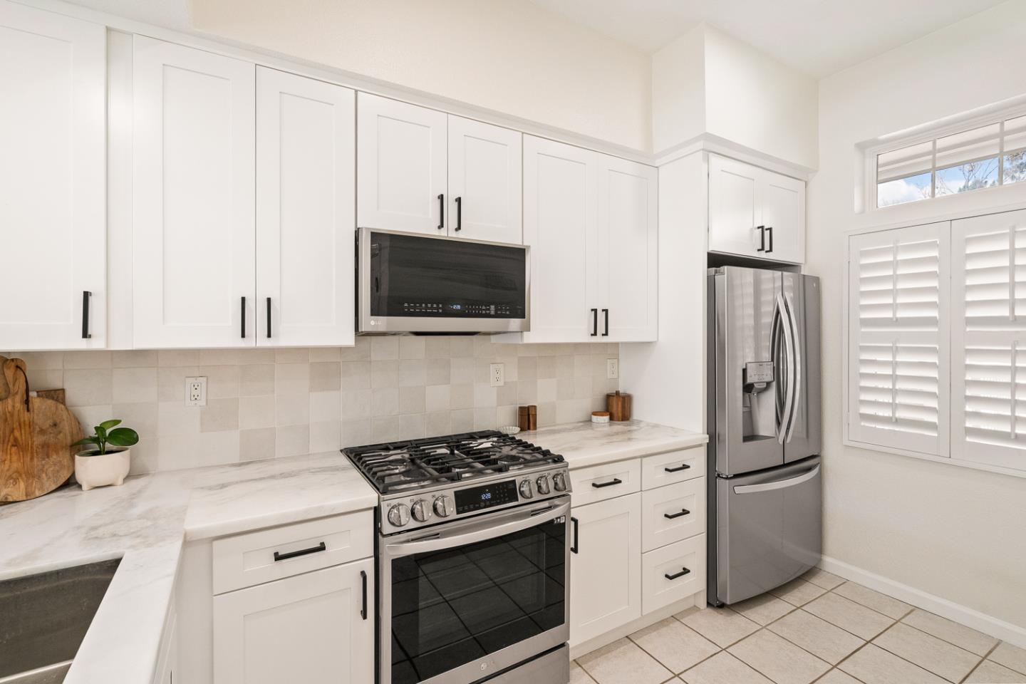 Detail Gallery Image 10 of 39 For 833 Swallowtail Ct, Brisbane,  CA 94005 - 2 Beds | 2 Baths