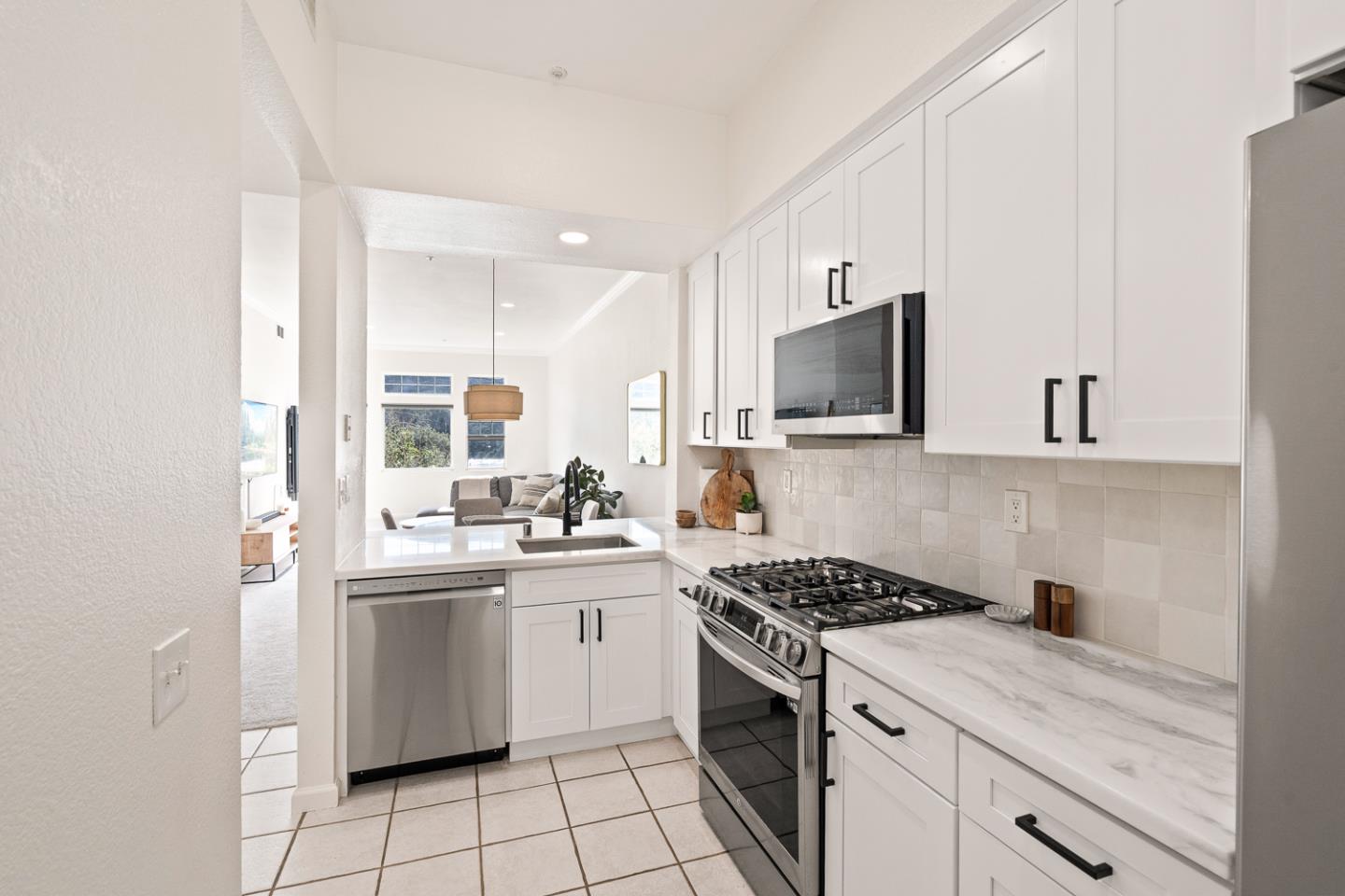 Detail Gallery Image 12 of 39 For 833 Swallowtail Ct, Brisbane,  CA 94005 - 2 Beds | 2 Baths