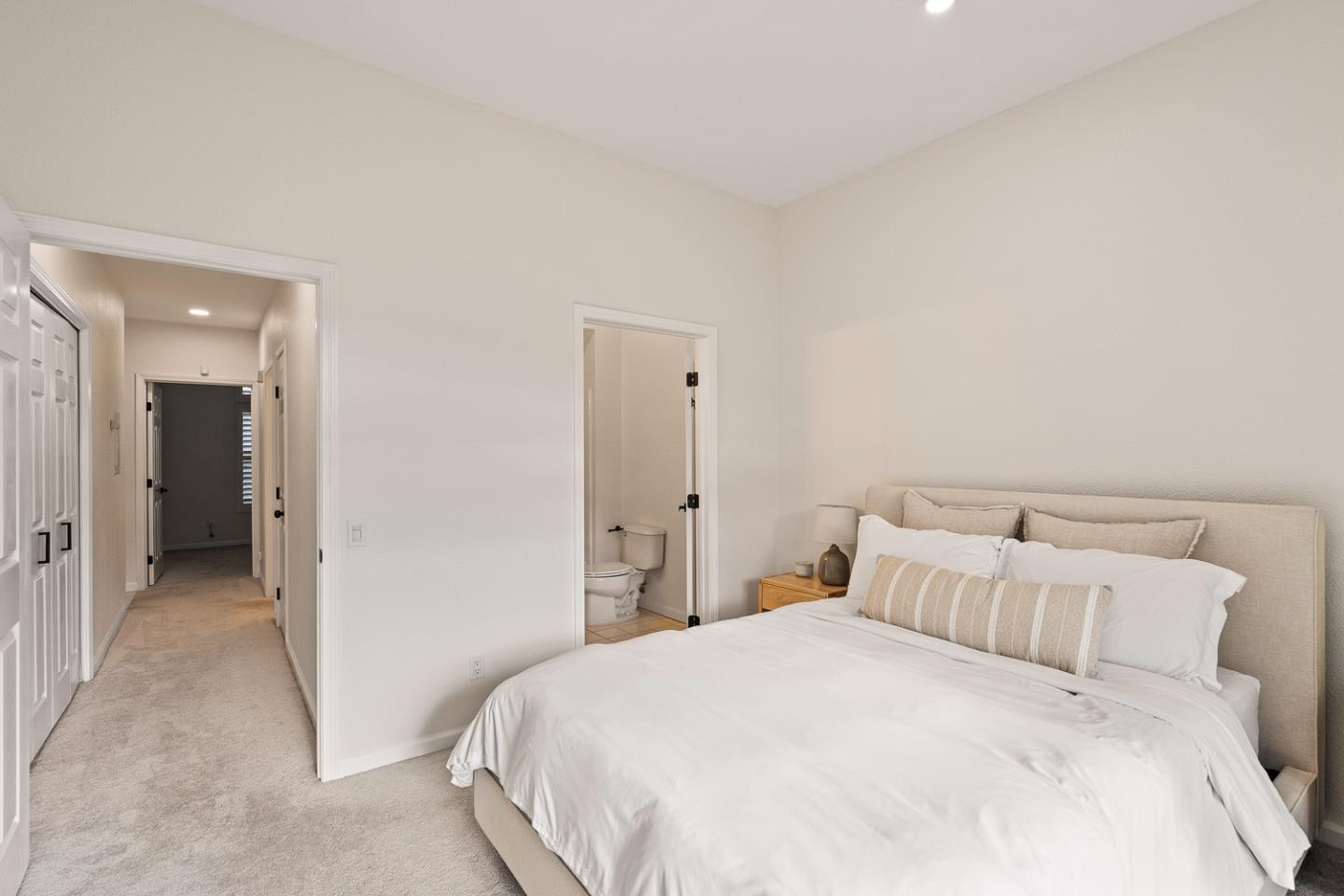 Detail Gallery Image 19 of 39 For 833 Swallowtail Ct, Brisbane,  CA 94005 - 2 Beds | 2 Baths