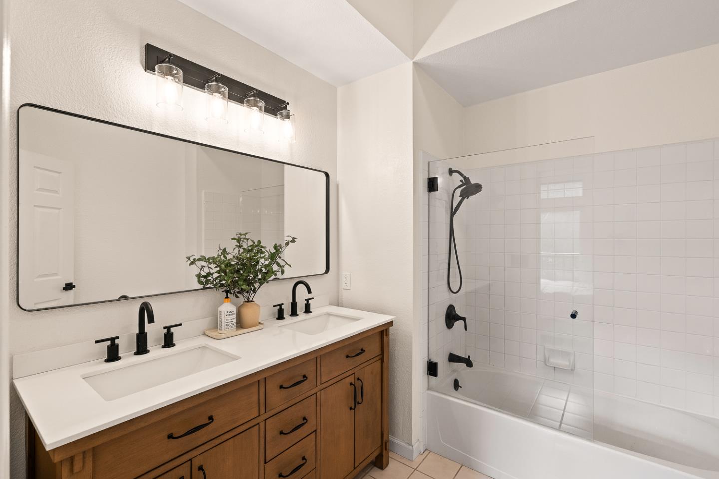 Detail Gallery Image 21 of 39 For 833 Swallowtail Ct, Brisbane,  CA 94005 - 2 Beds | 2 Baths