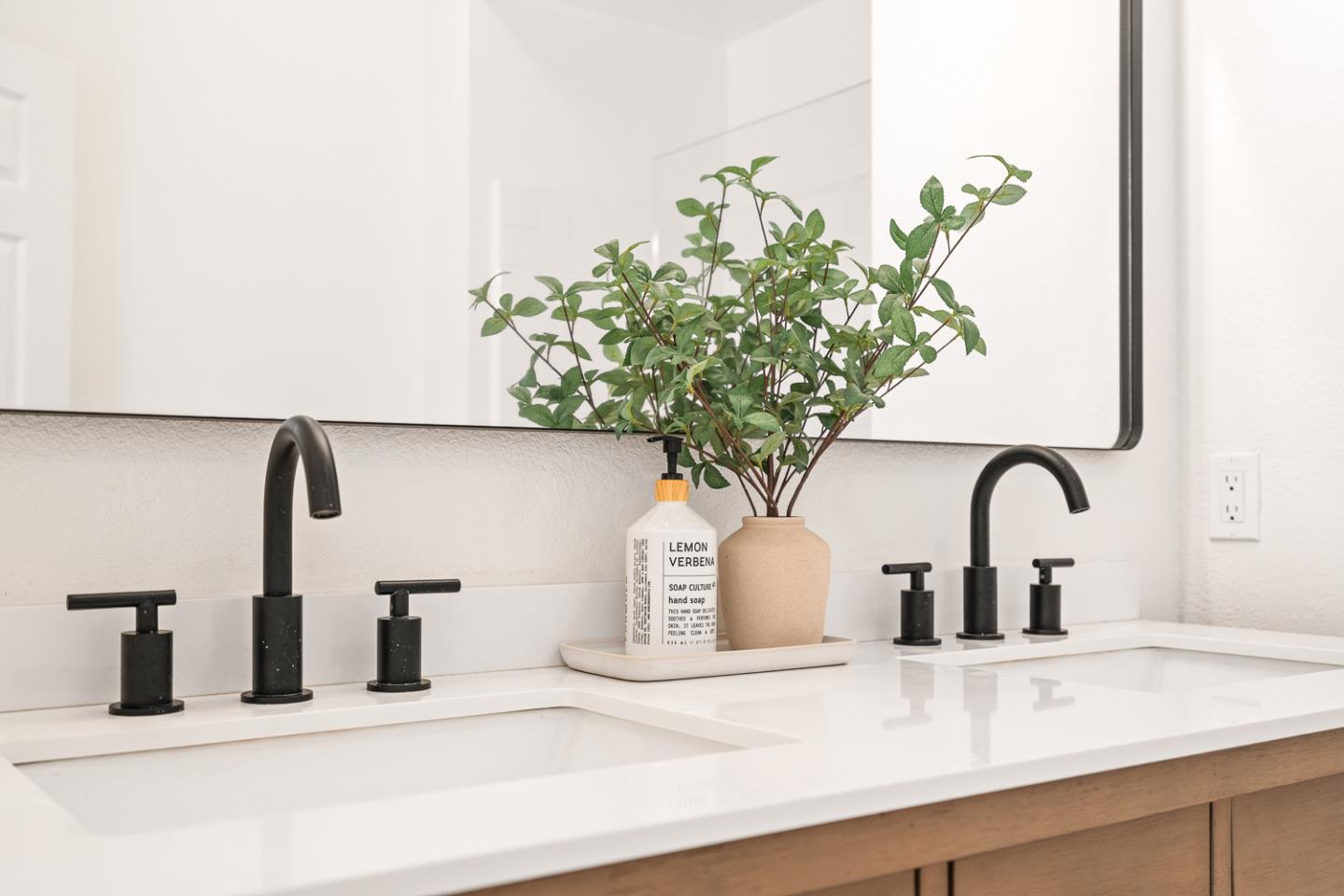 Detail Gallery Image 23 of 39 For 833 Swallowtail Ct, Brisbane,  CA 94005 - 2 Beds | 2 Baths