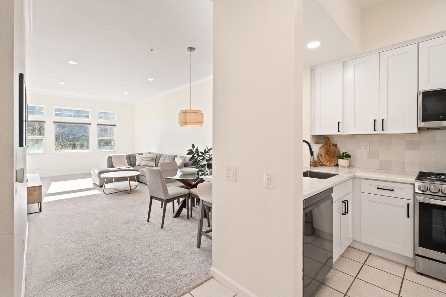 Detail Gallery Image 9 of 39 For 833 Swallowtail Ct, Brisbane,  CA 94005 - 2 Beds | 2 Baths