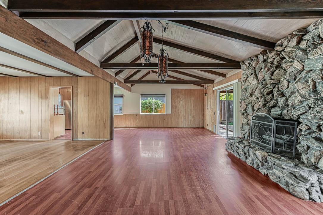 Detail Gallery Image 2 of 14 For 2537 Lessley Ave, Castro Valley,  CA 94546 - 3 Beds | 1 Baths