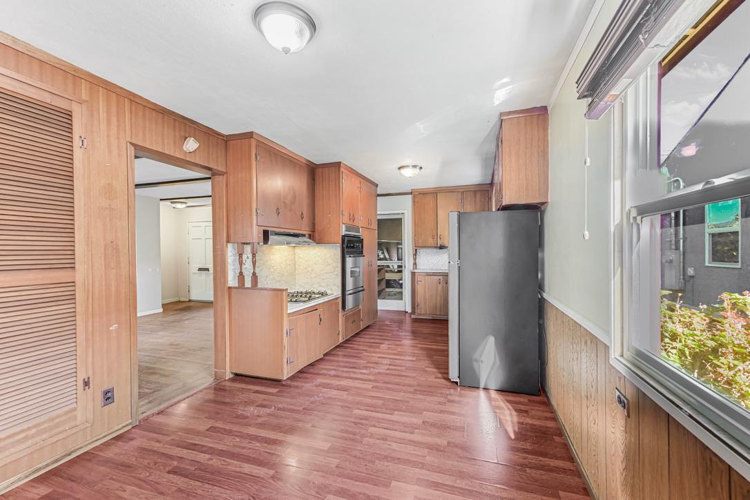 Detail Gallery Image 4 of 14 For 2537 Lessley Ave, Castro Valley,  CA 94546 - 3 Beds | 1 Baths