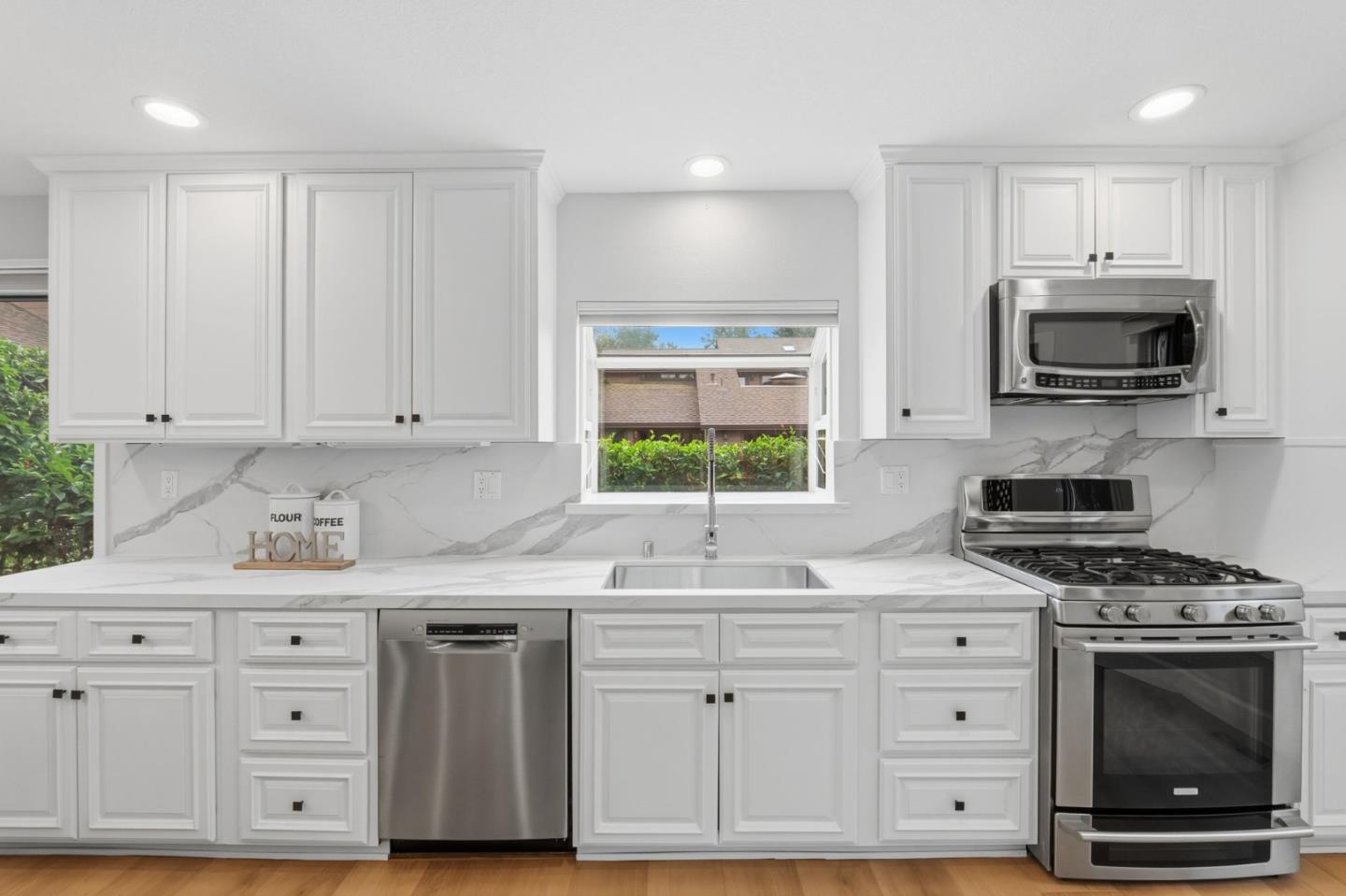 Detail Gallery Image 15 of 54 For 1924 Meridian, San Jose,  CA 95125 - 3 Beds | 2/1 Baths