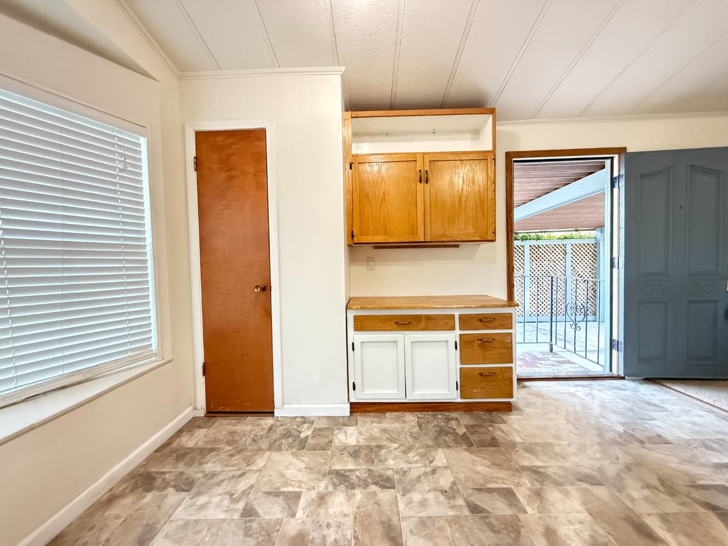 Detail Gallery Image 11 of 19 For 1556 Crown Rd #1556,  Petaluma,  CA 94954 - 2 Beds | 1 Baths