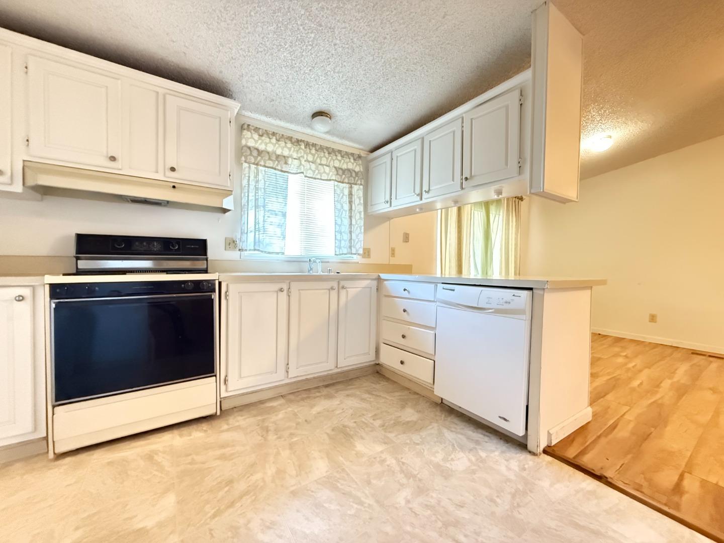 Detail Gallery Image 15 of 31 For 5300 Rexford #5300,  Santa Rosa,  CA 95403 - 3 Beds | 2 Baths