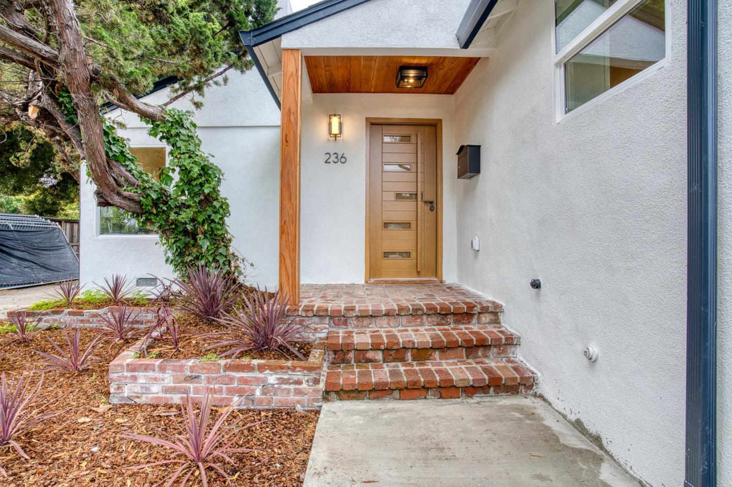 Detail Gallery Image 3 of 51 For 236 Ryder St, San Mateo,  CA 94401 - 3 Beds | 2 Baths