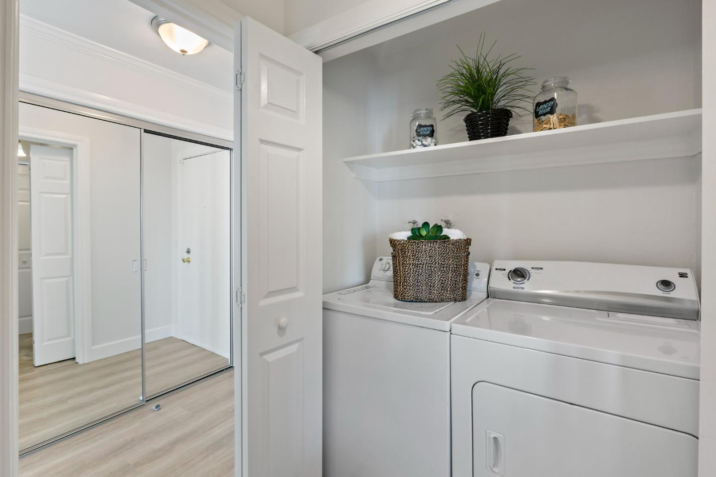 Detail Gallery Image 5 of 17 For 1025 Shell Blvd #7,  San Mateo,  CA 94402 - 2 Beds | 2 Baths