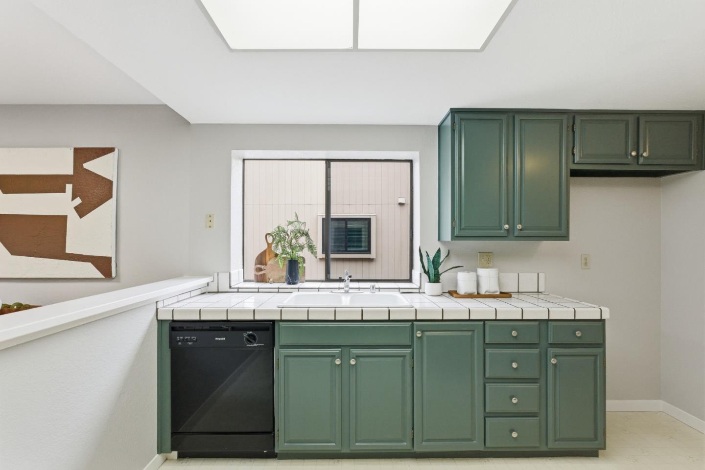 Detail Gallery Image 10 of 28 For 16145 Loretta Ln, Los Gatos,  CA 95032 - 2 Beds | 2/1 Baths