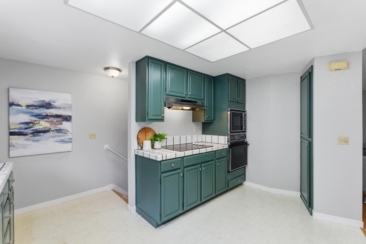 Detail Gallery Image 11 of 28 For 16145 Loretta Ln, Los Gatos,  CA 95032 - 2 Beds | 2/1 Baths