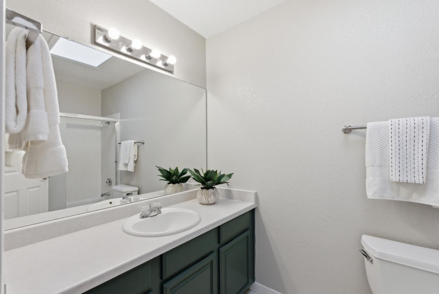Detail Gallery Image 21 of 28 For 16145 Loretta Ln, Los Gatos,  CA 95032 - 2 Beds | 2/1 Baths