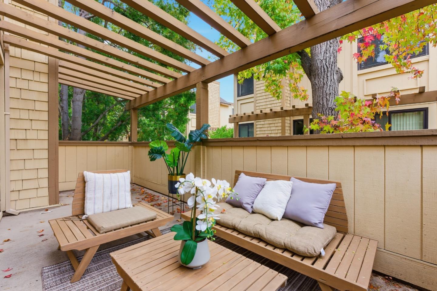 Detail Gallery Image 4 of 28 For 16145 Loretta Ln, Los Gatos,  CA 95032 - 2 Beds | 2/1 Baths