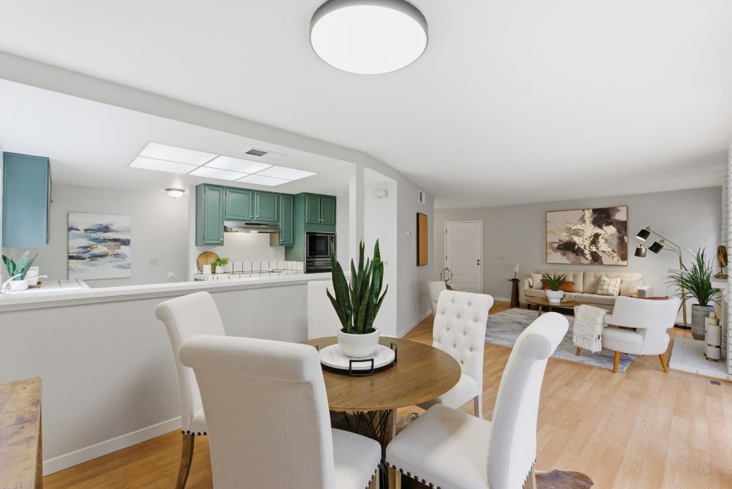 Detail Gallery Image 7 of 28 For 16145 Loretta Ln, Los Gatos,  CA 95032 - 2 Beds | 2/1 Baths