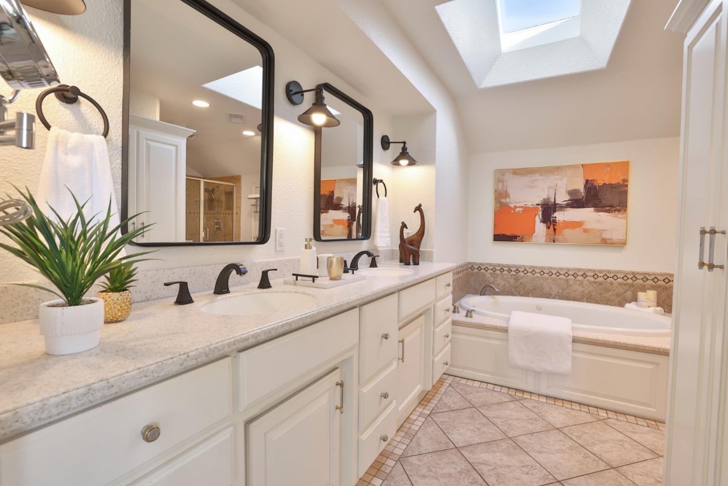 Detail Gallery Image 11 of 35 For 363 Hines Ct, San Jose,  CA 95111 - 4 Beds | 2/1 Baths