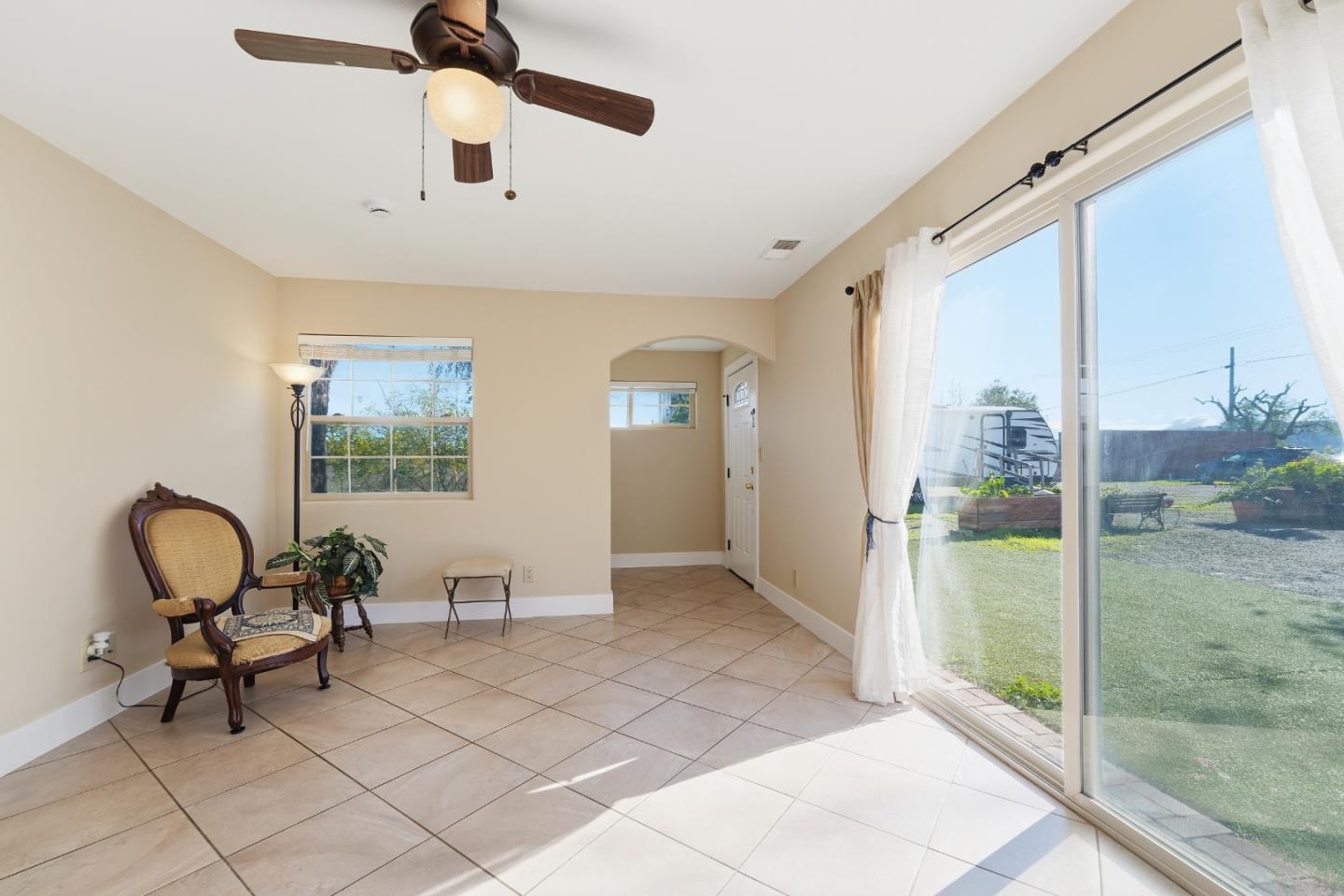 Detail Gallery Image 4 of 22 For 9610 Monterey Rd, Morgan Hill,  CA 95037 - 2 Beds | 1 Baths