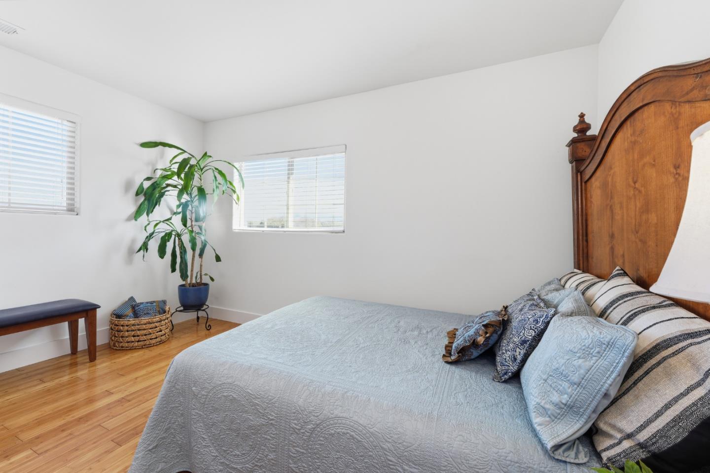 Detail Gallery Image 8 of 22 For 9610 Monterey Rd, Morgan Hill,  CA 95037 - 2 Beds | 1 Baths