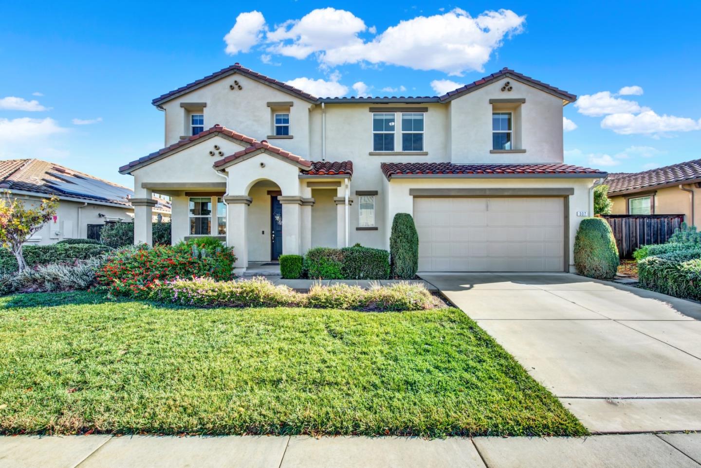 Detail Gallery Image 1 of 36 For 307 Maverick Dr, Vacaville,  CA 95687 - 4 Beds | 2/1 Baths