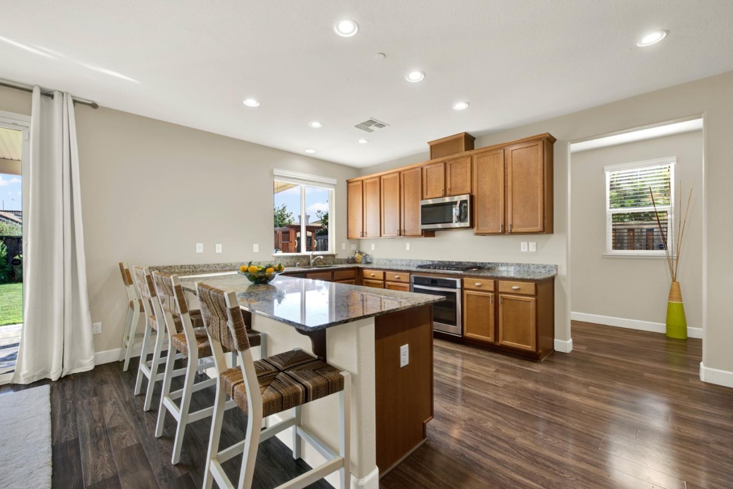 Detail Gallery Image 11 of 36 For 307 Maverick Dr, Vacaville,  CA 95687 - 4 Beds | 2/1 Baths