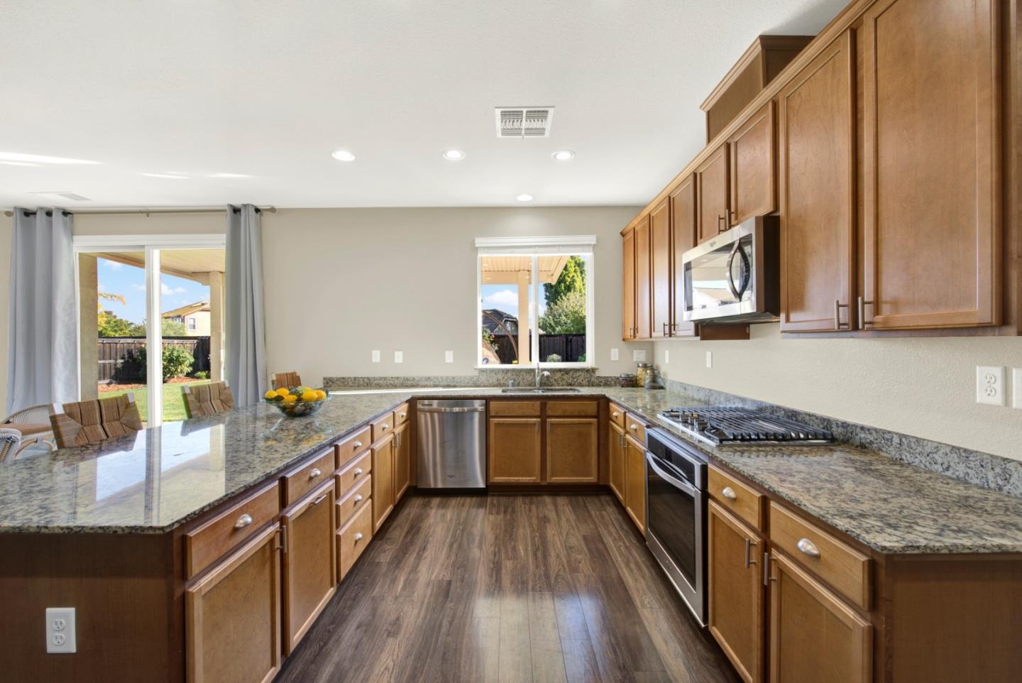 Detail Gallery Image 12 of 36 For 307 Maverick Dr, Vacaville,  CA 95687 - 4 Beds | 2/1 Baths