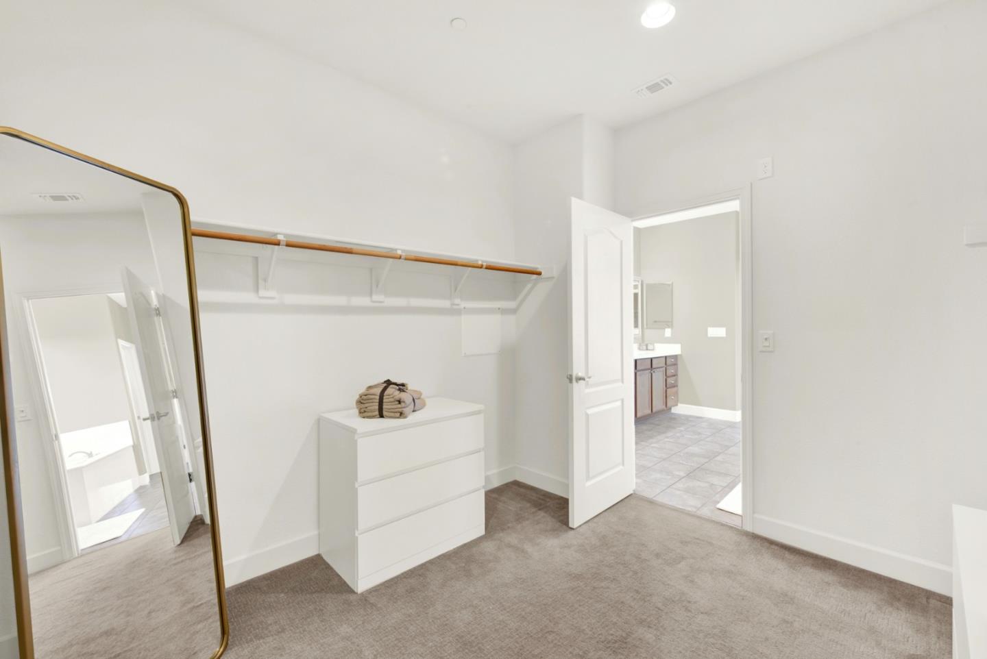 Detail Gallery Image 19 of 36 For 307 Maverick Dr, Vacaville,  CA 95687 - 4 Beds | 2/1 Baths