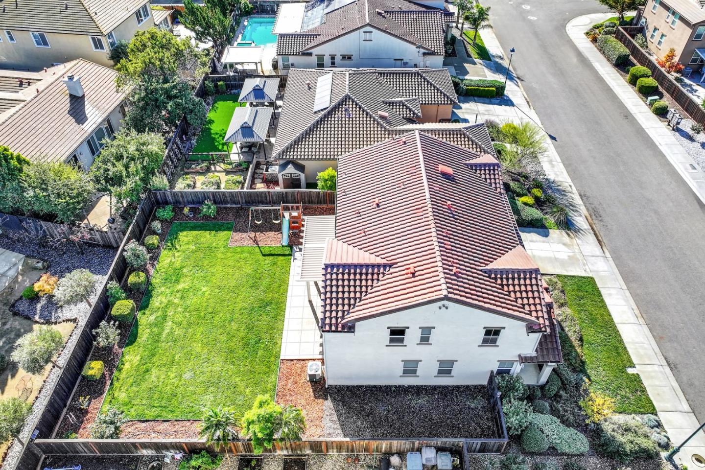 Detail Gallery Image 3 of 36 For 307 Maverick Dr, Vacaville,  CA 95687 - 4 Beds | 2/1 Baths