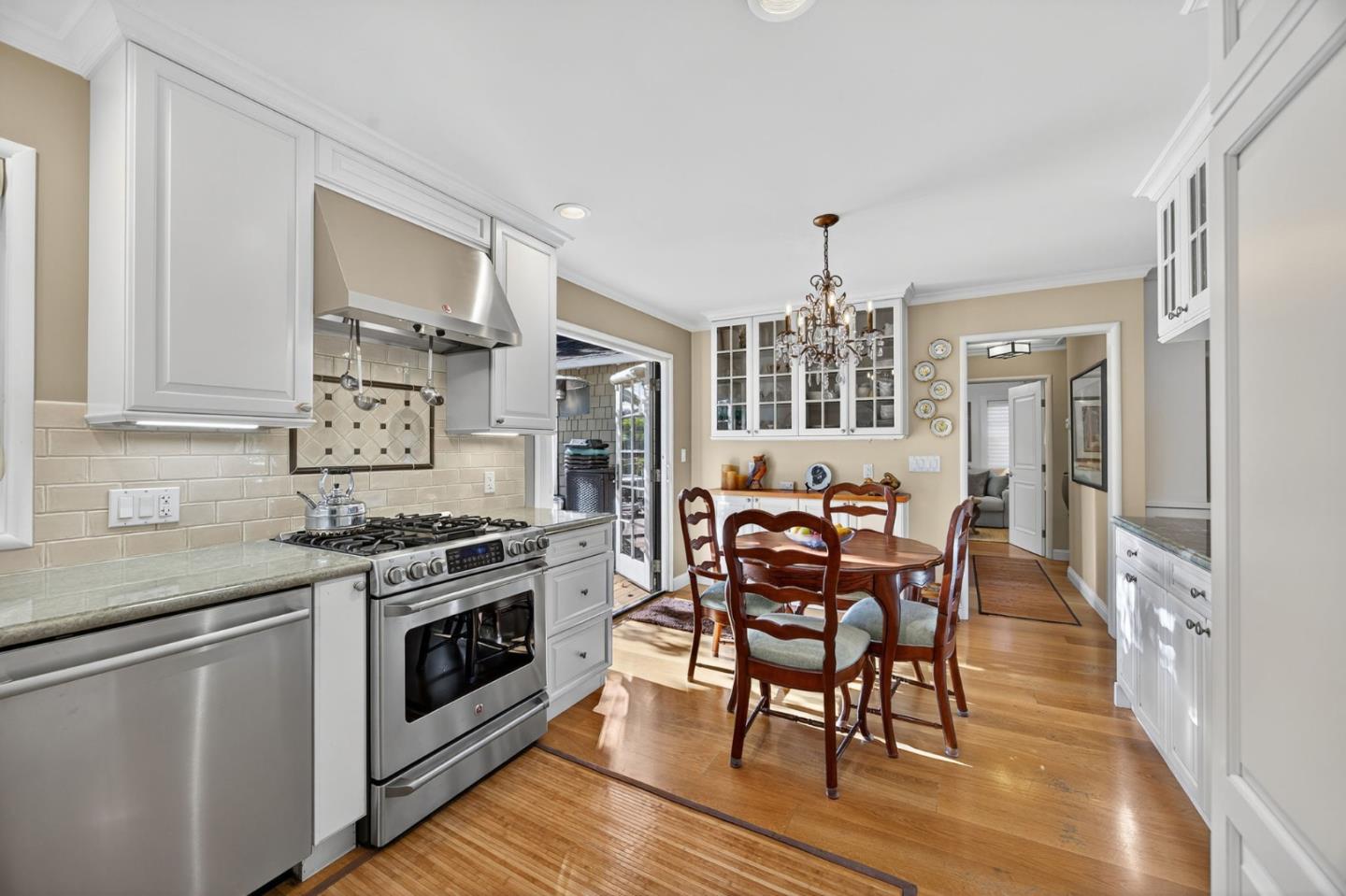 Detail Gallery Image 14 of 42 For 1318 Huron Ave, San Mateo,  CA 94401 - 4 Beds | 2 Baths