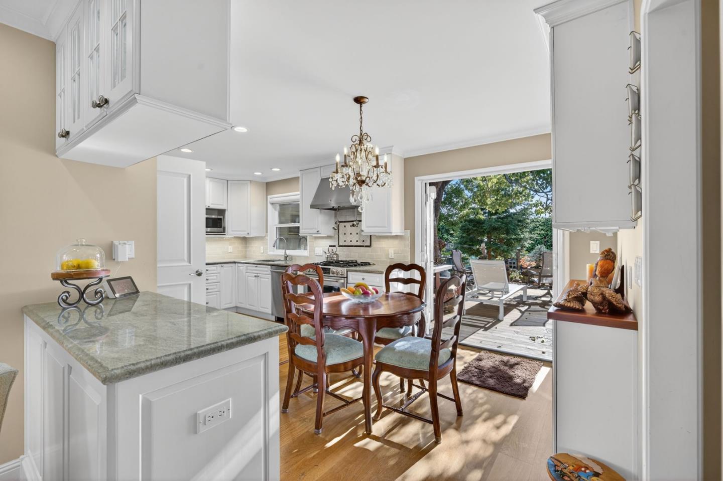 Detail Gallery Image 8 of 42 For 1318 Huron Ave, San Mateo,  CA 94401 - 4 Beds | 2 Baths