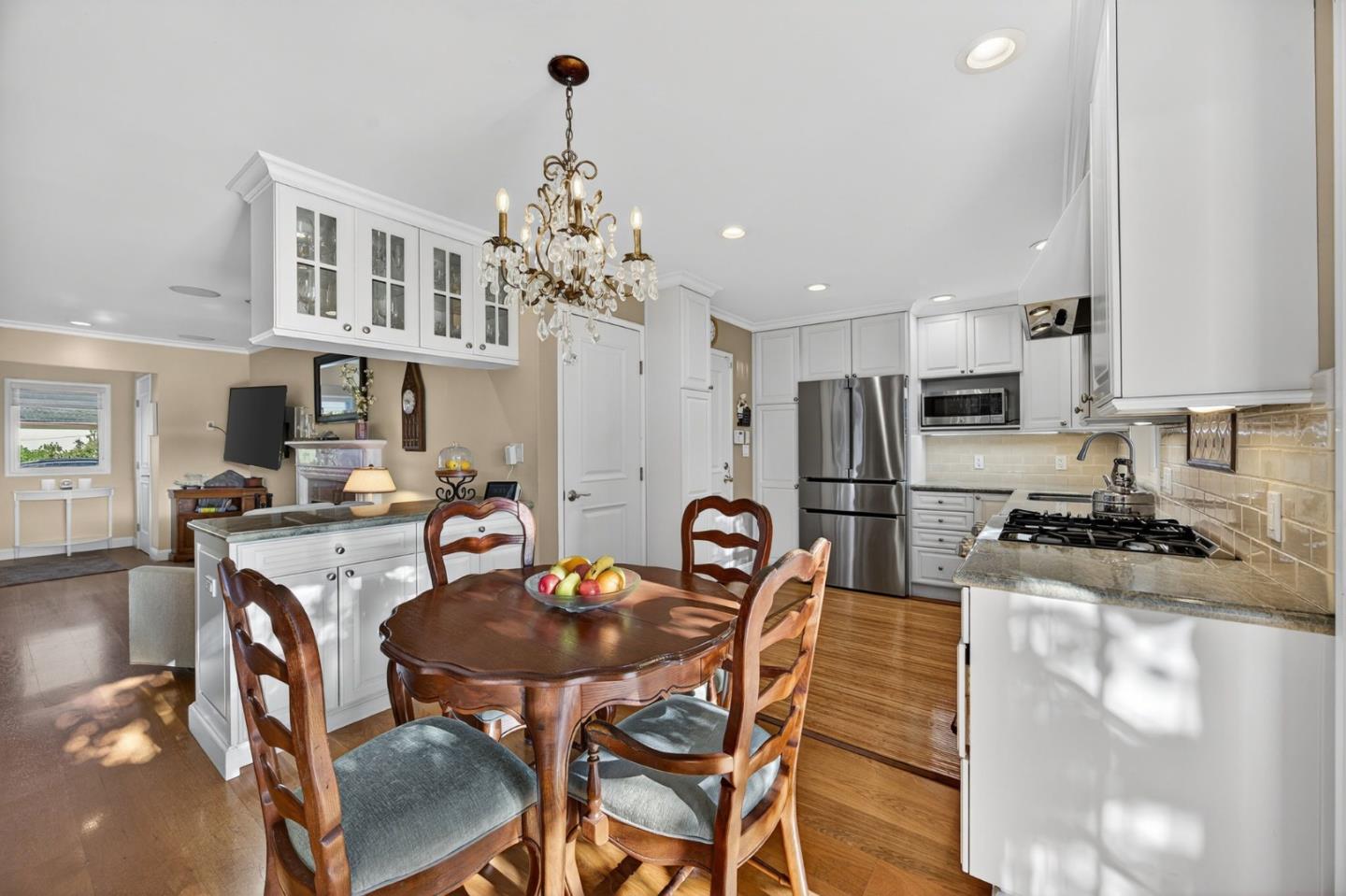 Detail Gallery Image 9 of 42 For 1318 Huron Ave, San Mateo,  CA 94401 - 4 Beds | 2 Baths