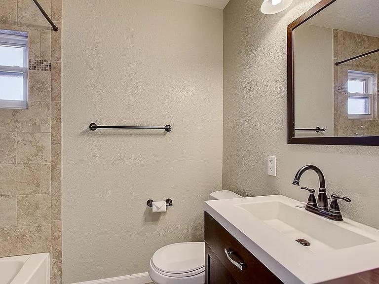 Detail Gallery Image 12 of 17 For 463 Larkspur Dr, East Palo Alto,  CA 94303 - 3 Beds | 1 Baths