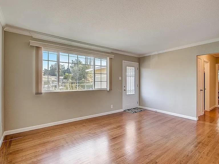 Detail Gallery Image 4 of 17 For 463 Larkspur Dr, East Palo Alto,  CA 94303 - 3 Beds | 1 Baths