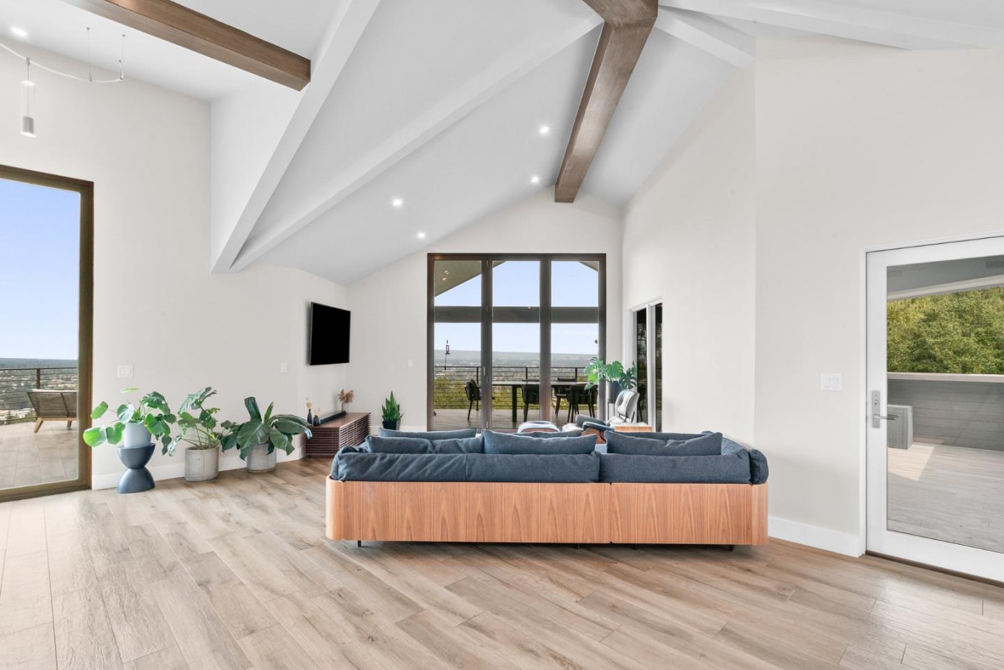 Detail Gallery Image 10 of 111 For 17808 Tourney Rd, Los Gatos,  CA 95030 - 5 Beds | 4/2 Baths