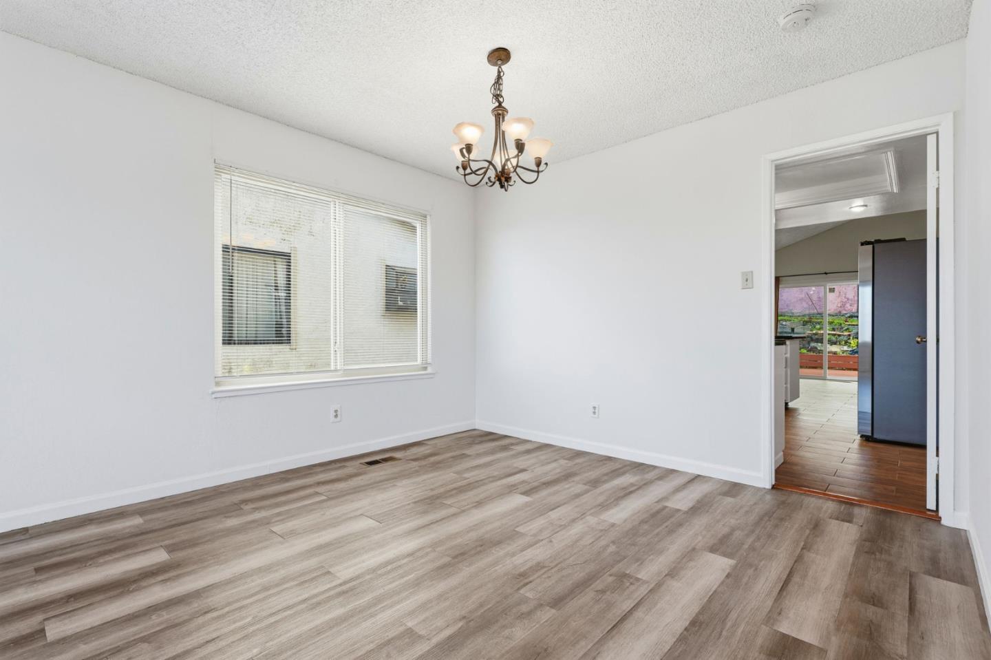 Detail Gallery Image 13 of 31 For 17 Vista Ct, South San Francisco,  CA 94080 - 4 Beds | 2 Baths