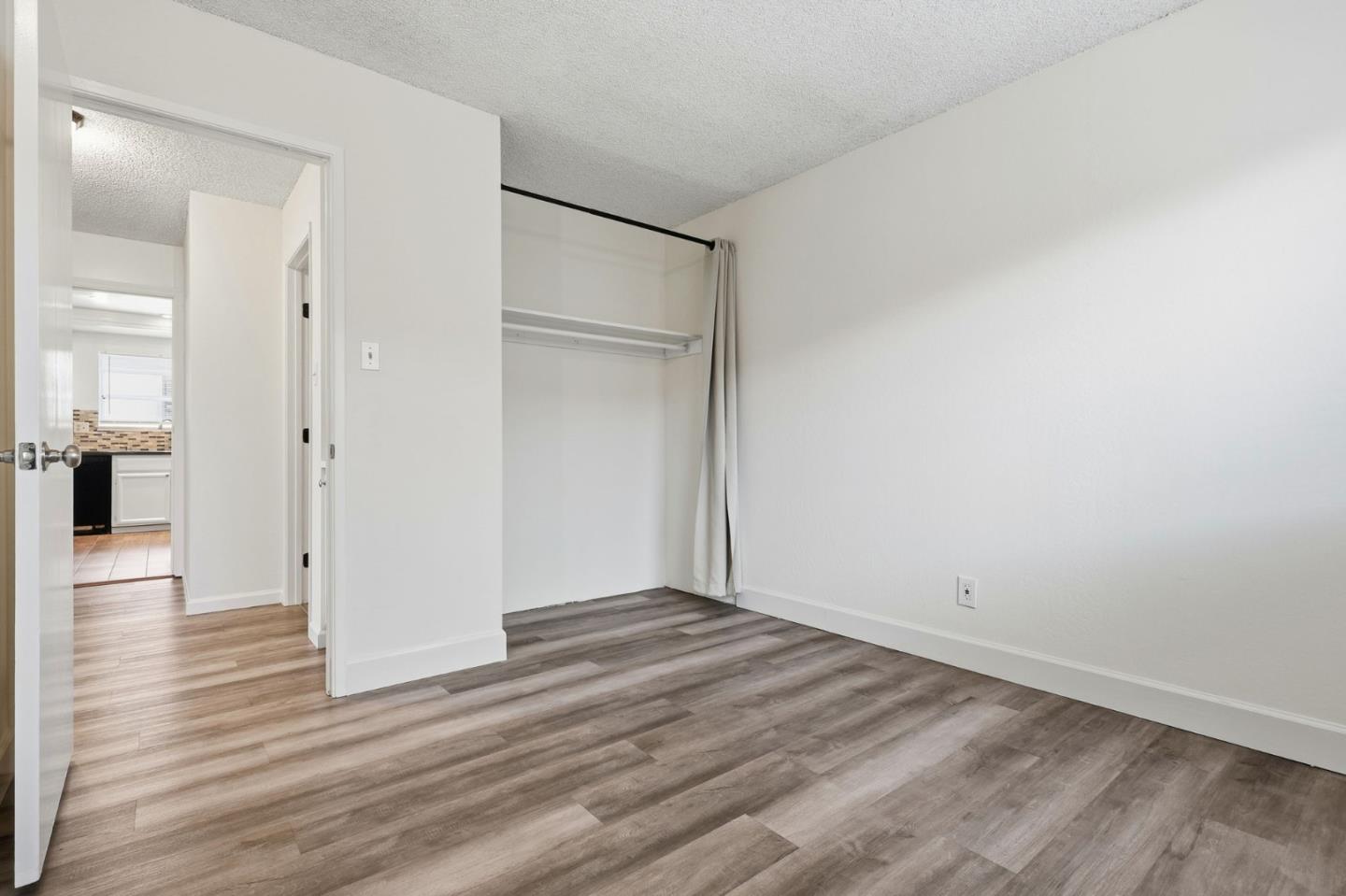 Detail Gallery Image 19 of 31 For 17 Vista Ct, South San Francisco,  CA 94080 - 4 Beds | 2 Baths