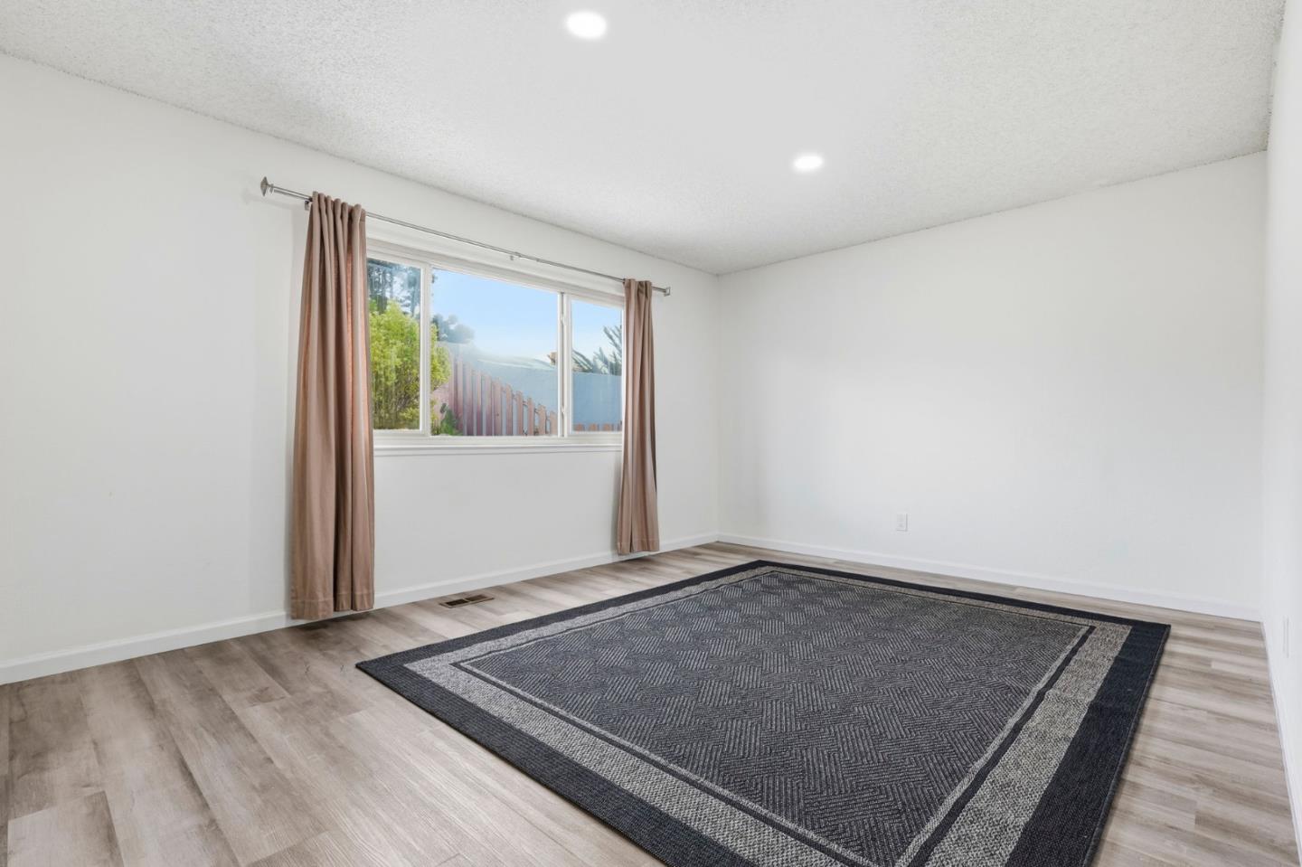 Detail Gallery Image 20 of 31 For 17 Vista Ct, South San Francisco,  CA 94080 - 4 Beds | 2 Baths