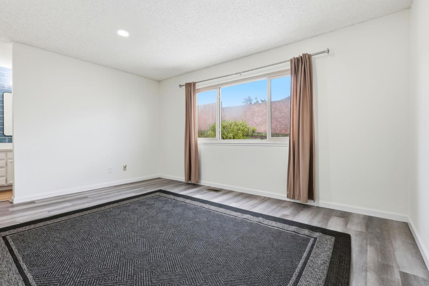 Detail Gallery Image 21 of 31 For 17 Vista Ct, South San Francisco,  CA 94080 - 4 Beds | 2 Baths