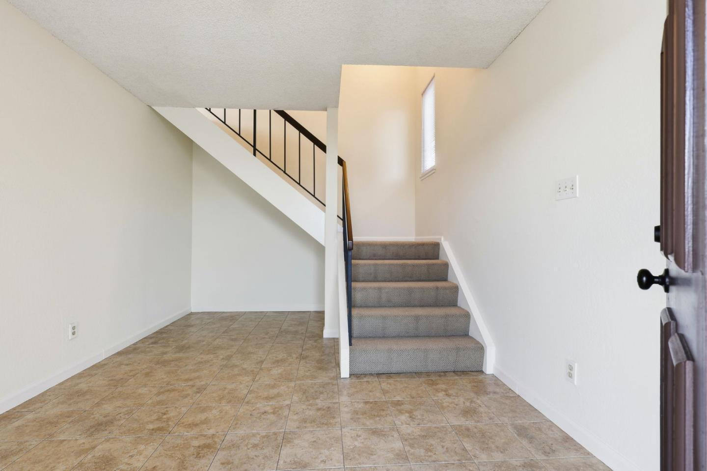 Detail Gallery Image 4 of 31 For 17 Vista Ct, South San Francisco,  CA 94080 - 4 Beds | 2 Baths