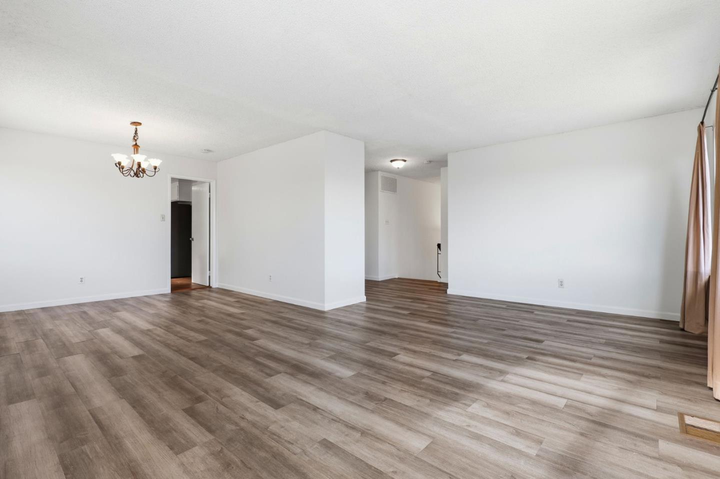 Detail Gallery Image 6 of 31 For 17 Vista Ct, South San Francisco,  CA 94080 - 4 Beds | 2 Baths