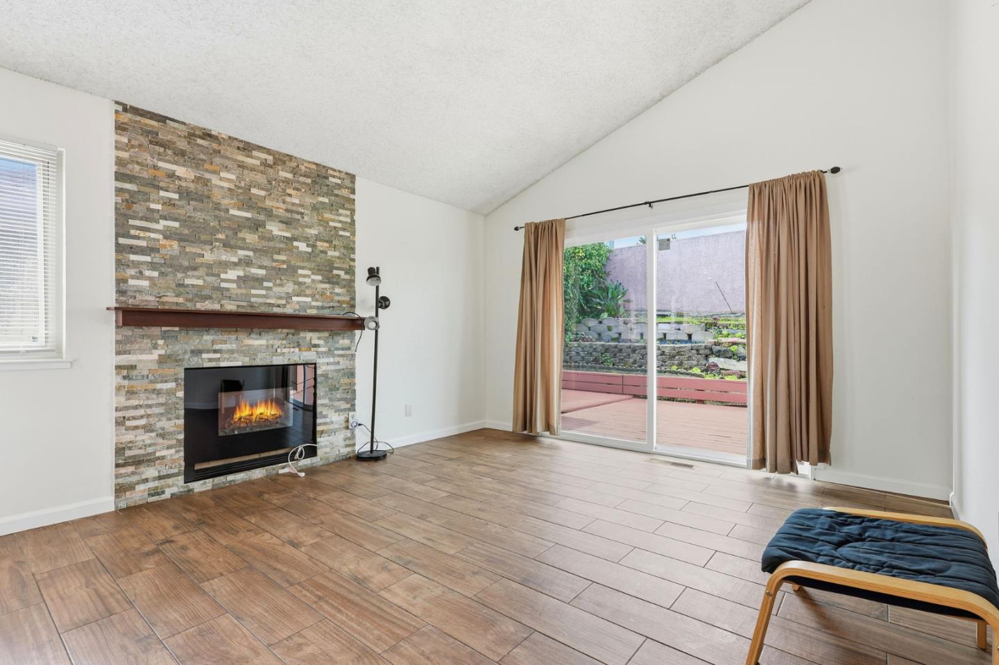 Detail Gallery Image 8 of 31 For 17 Vista Ct, South San Francisco,  CA 94080 - 4 Beds | 2 Baths